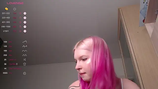 Snapshot of AnnySweetKiss chatting on 10.19.25 AnnySweetKiss online show from 10.19.25