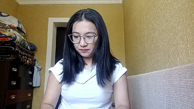 LinneaHyles online show from 11.06.25