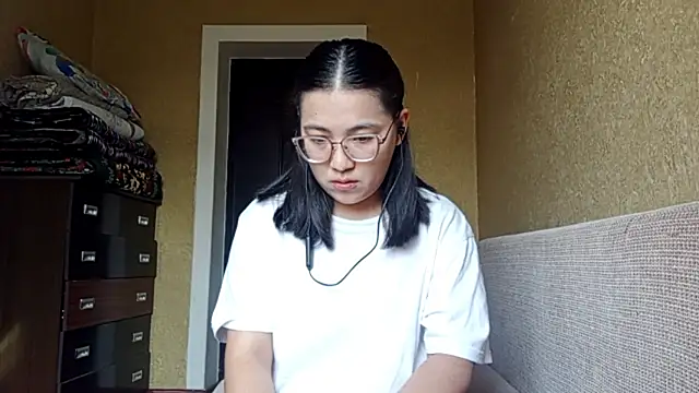 LinneaHyles online show from 11.15.25