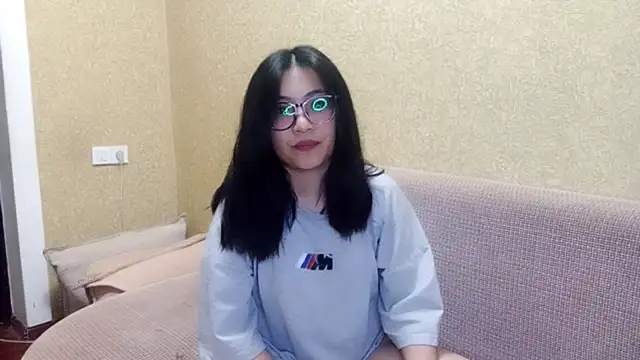 LinneaHyles online show from 11.28.25