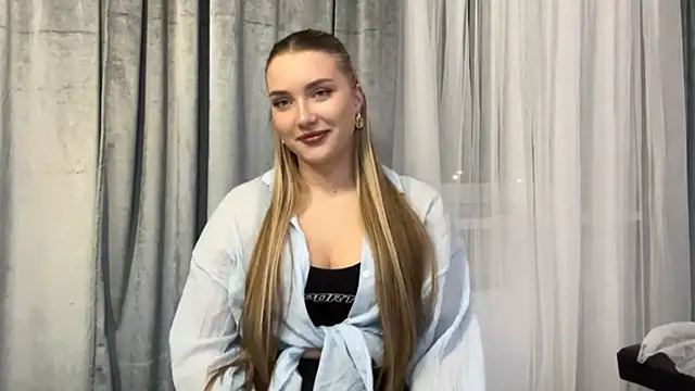 Snapshot of LouraStalter chatting on 10.27.25 LouraStalter online show from 10.27.25