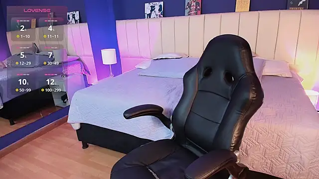 Snapshot of LuanEter chatting on 11.18.25 LuanEter online show from 11.18.25