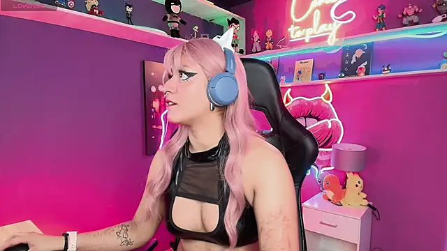 Snapshot of LuanEter chatting on 02.26.26 LuanEter online show from 02.26.26