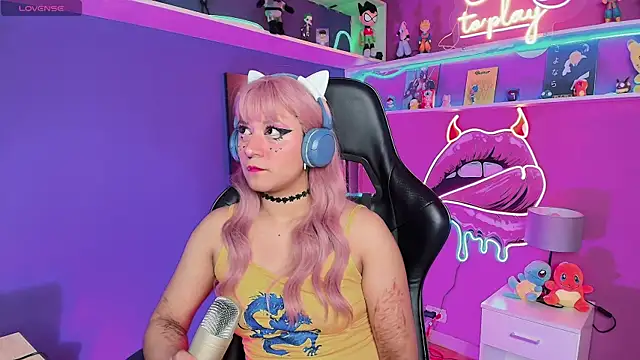 Snapshot of LuanEter chatting on 02.28.26 LuanEter online show from 02.28.26