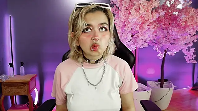 Navier   online show from 11.06.25