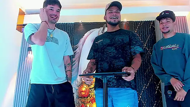 Snapshot of handsome_boys22 chatting on 10.26.25 handsome boys22 online show from 10.26.25