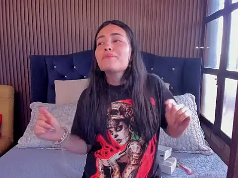 Snapshot of ViolettRouse chatting on 11.12.25 ViolettRouse online show from 11.12.25