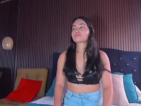 Snapshot of ViolettRouse chatting on 11.16.25 ViolettRouse online show from 11.16.25