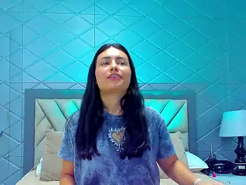 Snapshot of ViolettRouse chatting on 11.28.25 ViolettRouse online show from 11.28.25