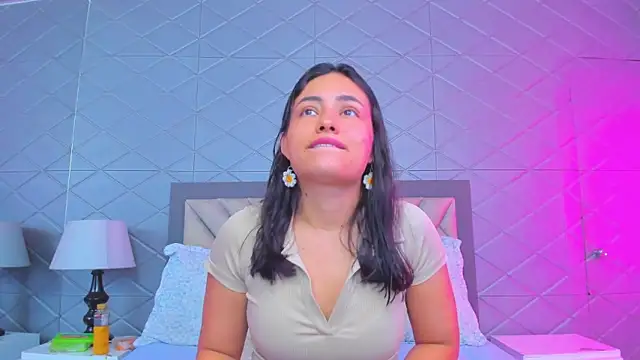 Snapshot of ViolettRouse chatting on 02.05.26 ViolettRouse online show from 02.05.26