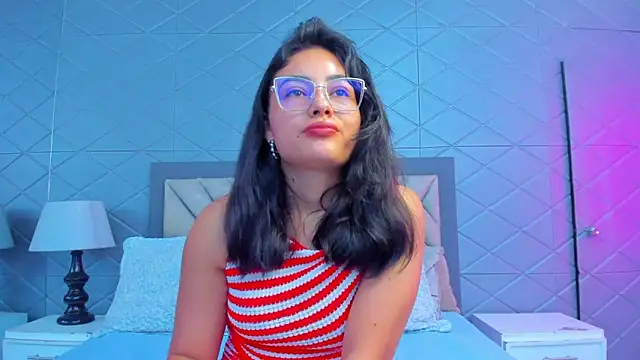 Snapshot of ViolettRouse chatting on 02.13.26 ViolettRouse online show from 02.13.26