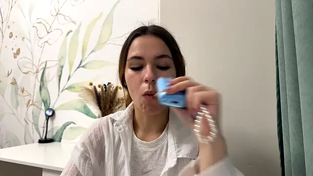 LunaAfrodita online show from 10.21.25