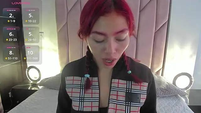 Snapshot of melanie_roux__ chatting on 10.30.25 melanie roux online show from 10.30.25