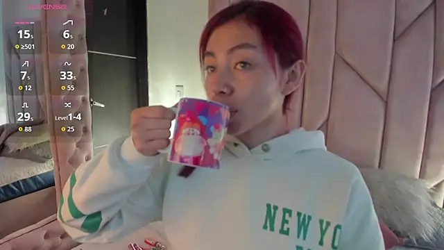 Snapshot of melanie_roux__ chatting on 10.31.25 melanie roux online show from 10.31.25