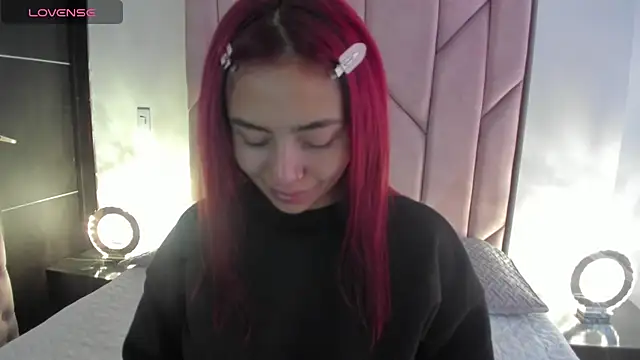 Snapshot of melanie_roux__ chatting on 11.02.25 melanie roux online show from 11.02.25