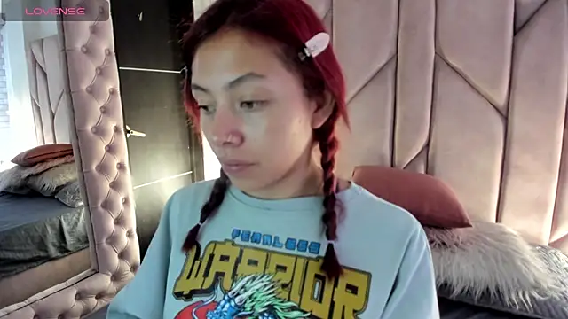 Snapshot of melanie_roux__ chatting on 11.17.25 melanie roux online show from 11.17.25