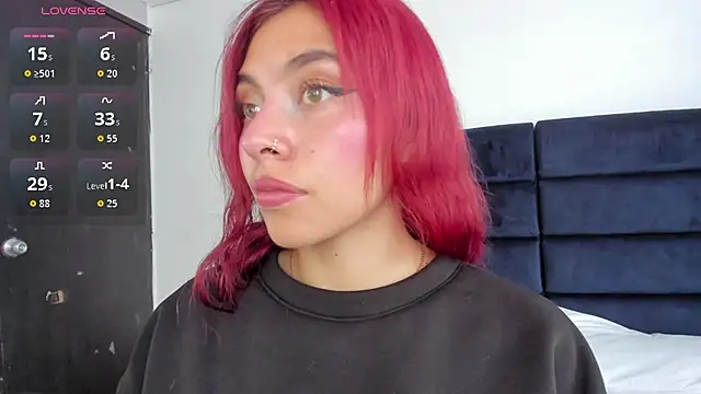 Snapshot of melanie_roux__ chatting on 11.19.25 melanie roux online show from 11.19.25