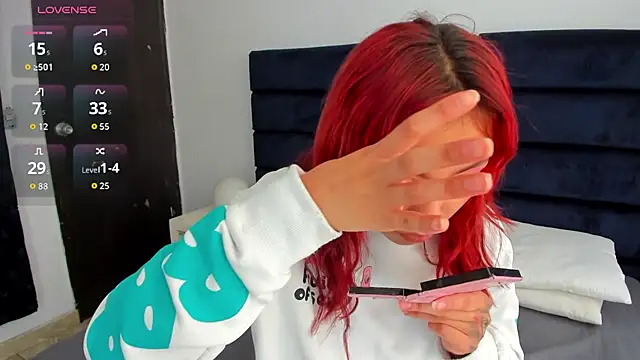 Snapshot of melanie_roux__ chatting on 11.25.25 melanie roux online show from 11.25.25