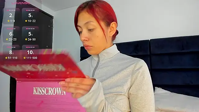 Snapshot of melanie_roux__ chatting on 12.02.25 melanie roux online show from 12.02.25