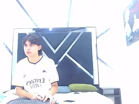 Tom 0001 online show from 10.28.25