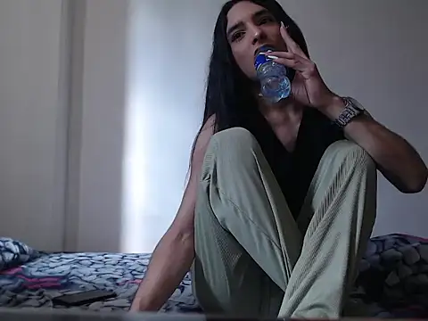 Snapshot of _camila_trans_ chatting on 11.06.25 camila trans online show from 11.06.25