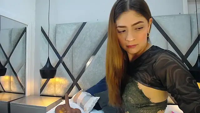 Snapshot of AriaWillss chatting on 11.17.25 AriaWillss online show from 11.17.25