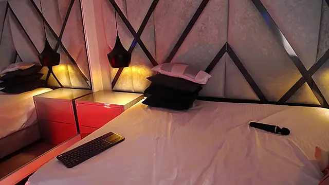 Snapshot of AriaWillss chatting on 12.04.25 AriaWillss online show from 12.04.25