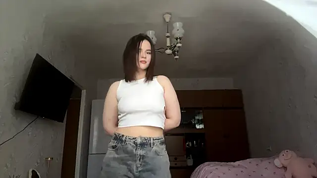 Snapshot of WiaSiviaSun chatting on 10.18.25 WiaSiviaSun online show from 10.18.25