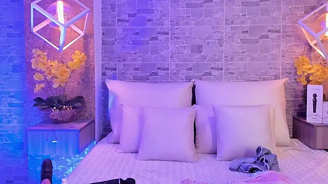 Catalina-Thompson online show from 11.08.25