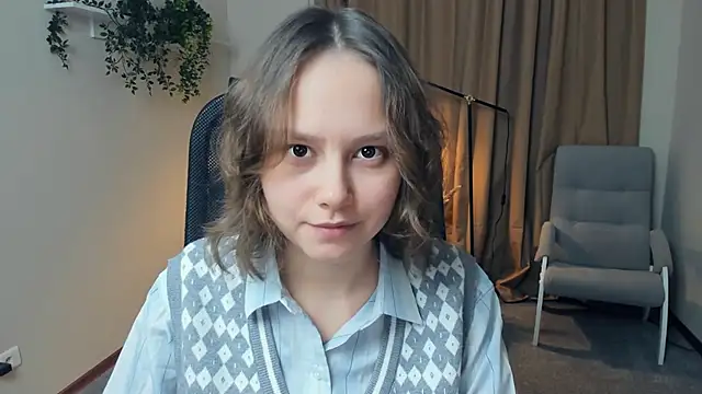 Snapshot of DenaDubberly chatting on 10.21.25 DenaDubberly online show from 10.21.25