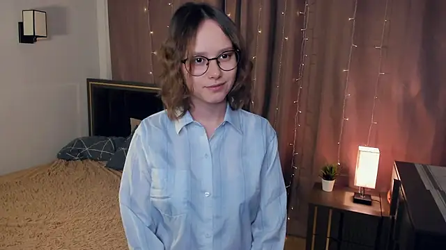 Snapshot of DenaDubberly chatting on 11.06.25 DenaDubberly online show from 11.06.25