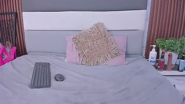 Snapshot of TAYLORMEYER1 chatting on 11.29.25 TAYLORMEYER1 online show from 11.29.25