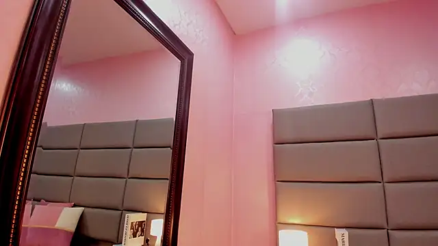 Snapshot of Isabella_Marsh chatting on 10.30.25 Isabella Marsh online show from 10.30.25