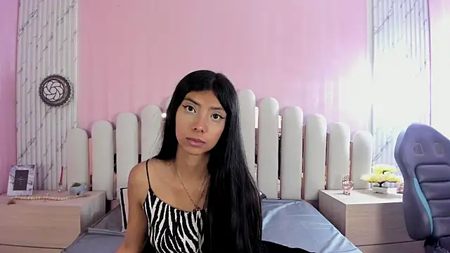 Snapshot of Isabella_Marsh chatting on 10.31.25 Isabella Marsh online show from 10.31.25