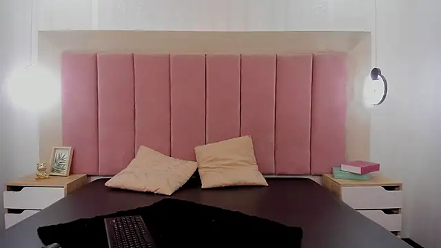 Snapshot of Isabella_Marsh chatting on 11.25.25 Isabella Marsh online show from 11.25.25