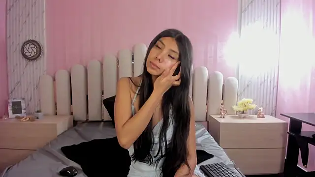 Snapshot of Isabella_Marsh chatting on 12.01.25 Isabella Marsh online show from 12.01.25