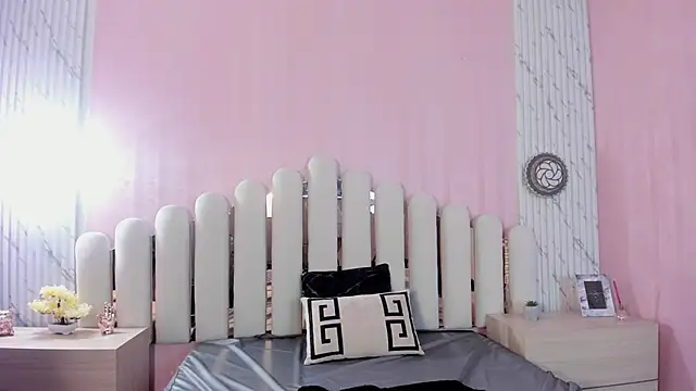 Snapshot of Isabella_Marsh chatting on 12.14.25 Isabella Marsh online show from 12.14.25