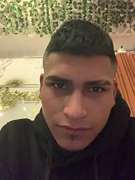 Snapshot of Emiliano_Reyes chatting on 06.06.26 Emiliano Reyes online show from 06.06.26