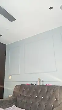 Orianabluee  online show from 11.30.25