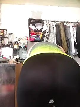 Snapshot of Alondrabb80 chatting on 12.20.25 Alondrabb80 online show from 12.20.25