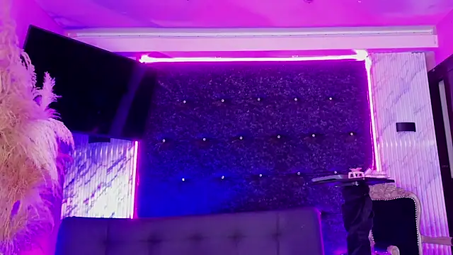 Queens Wonders Blonders online show from 02.23.26