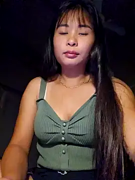 Snapshot of Squirrel-Pear chatting on 10.18.25 Squirrel-Pear online show from 10.18.25