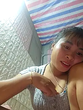 Snapshot of Squirrel-Pear chatting on 10.23.25 Squirrel-Pear online show from 10.23.25