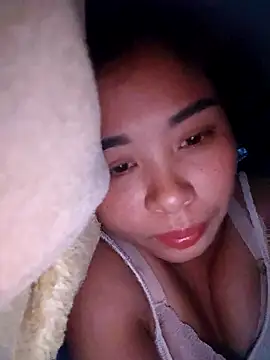 Snapshot of Squirrel-Pear chatting on 10.28.25 Squirrel-Pear online show from 10.28.25