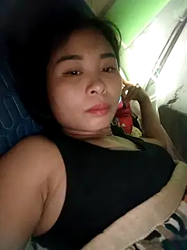 Snapshot of Squirrel-Pear chatting on 11.01.25 Squirrel-Pear online show from 11.01.25