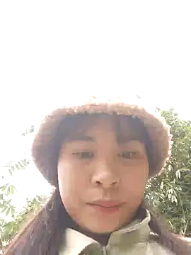 Snapshot of Squirrel-Pear chatting on 11.03.25 Squirrel-Pear online show from 11.03.25