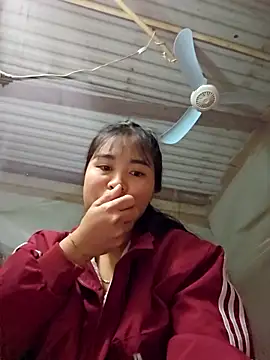 Snapshot of Squirrel-Pear chatting on 11.20.25 Squirrel-Pear online show from 11.20.25