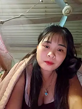 Snapshot of Squirrel-Pear chatting on 11.22.25 Squirrel-Pear online show from 11.22.25