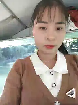 Snapshot of Squirrel-Pear chatting on 11.23.25 Squirrel-Pear online show from 11.23.25