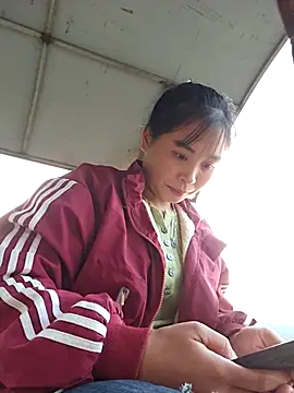 Snapshot of Squirrel-Pear chatting on 11.24.25 Squirrel-Pear online show from 11.24.25